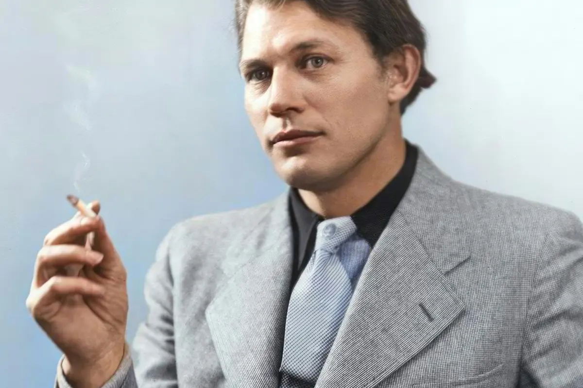 En ung Harry Martinsson med cigarett i hand.