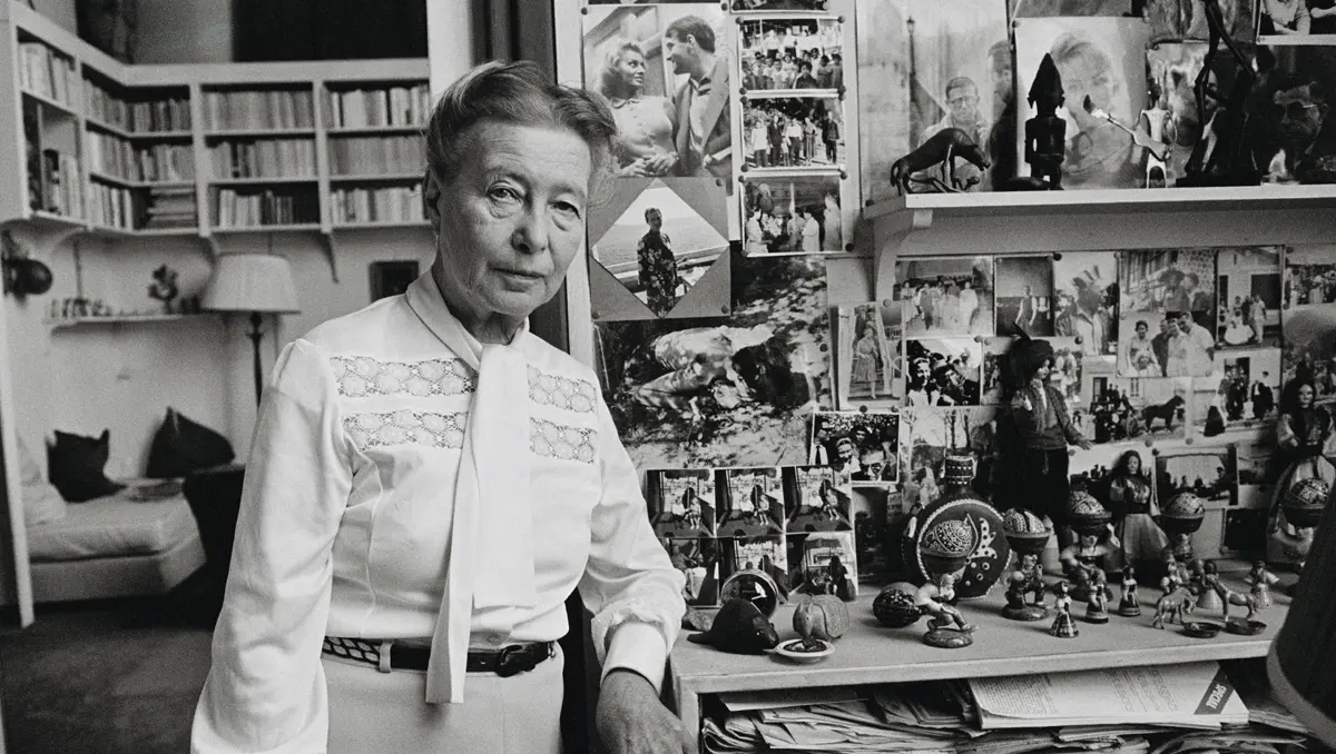 Simone de Beauvoir i sin lägenhet i Paris.