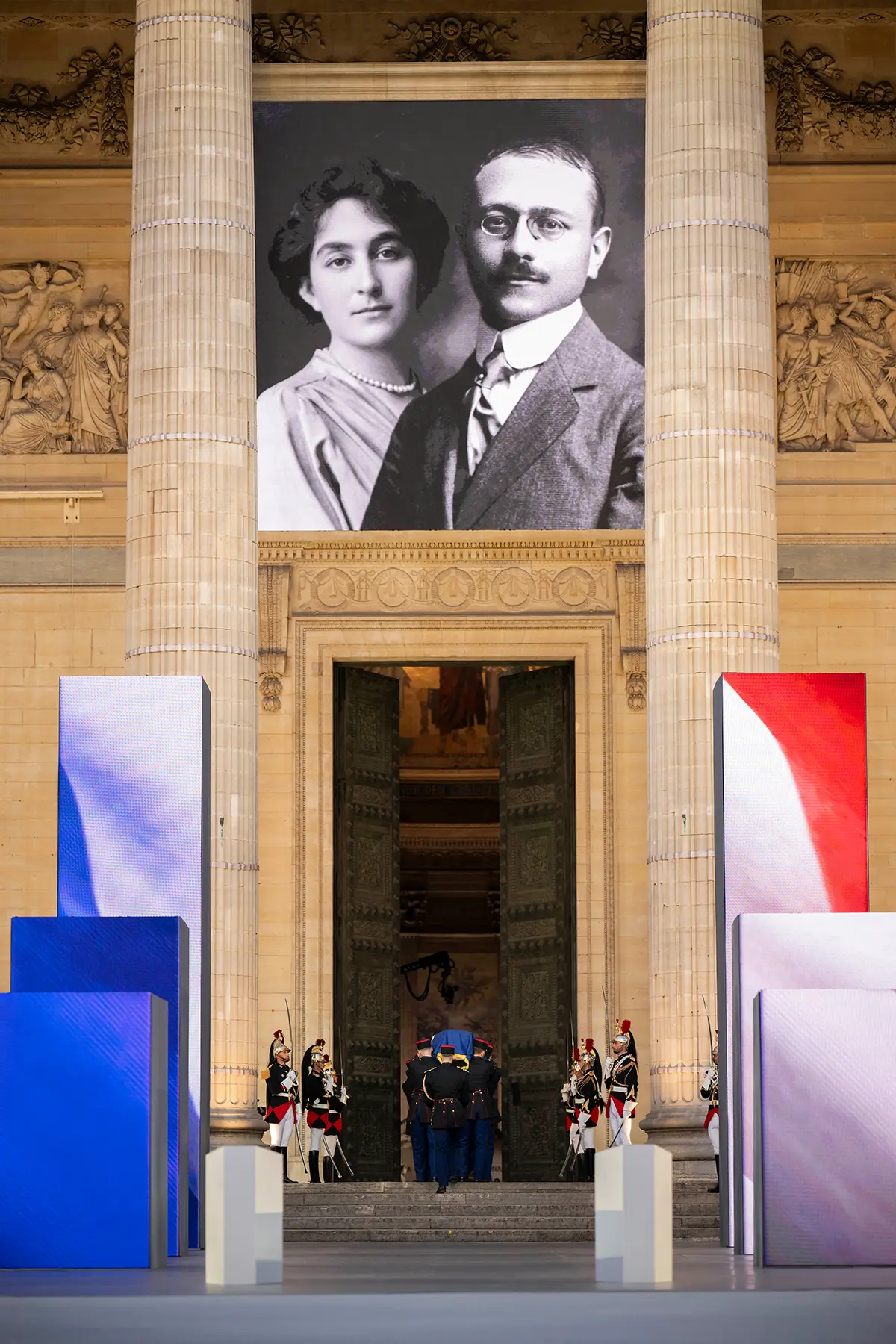 Ceremonin i Panthéon den 23 juni 2026 där Bloch och hans hustru Simonne Vidal hedrades.